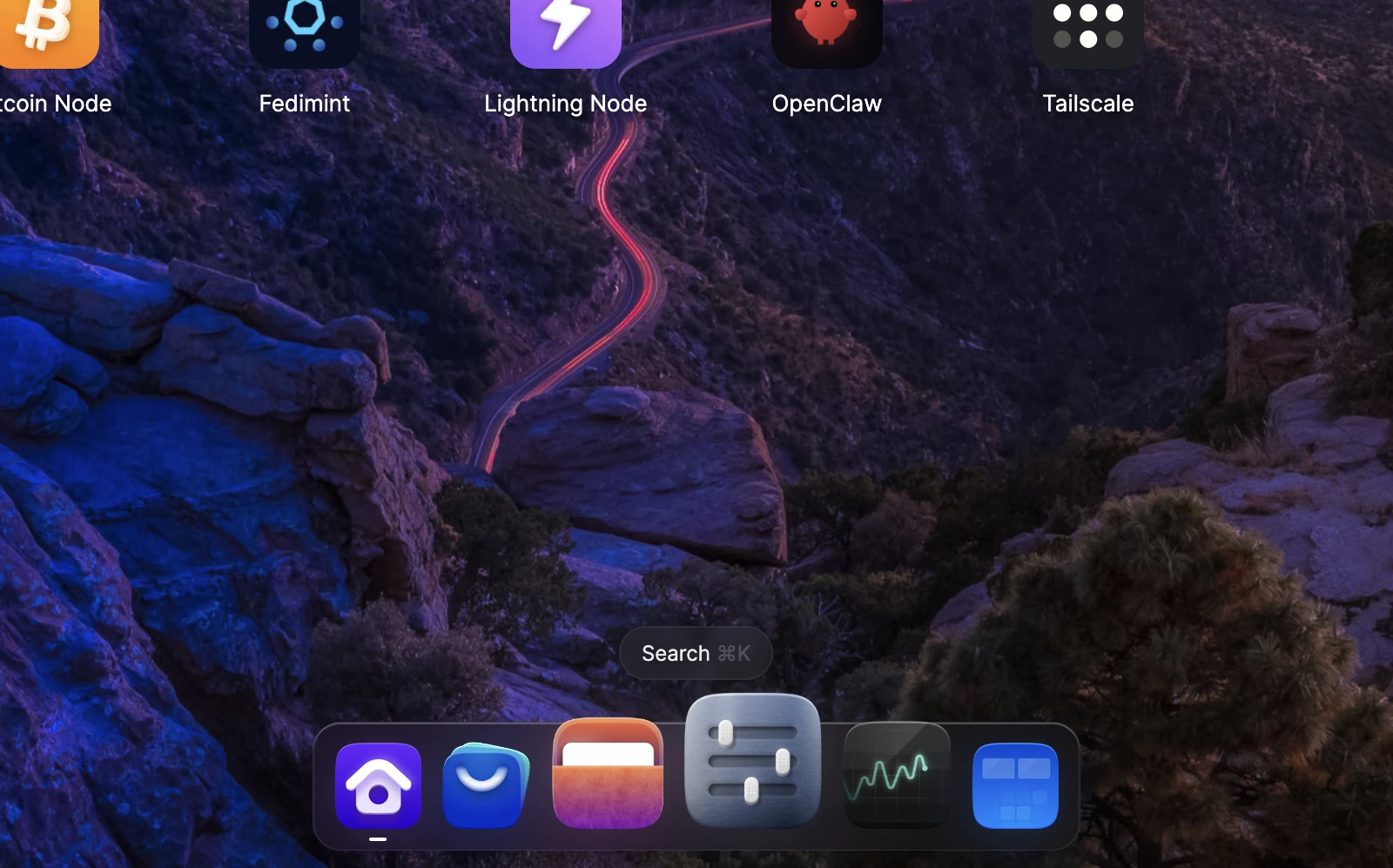Umbrel home screen with Settings icon in the dock